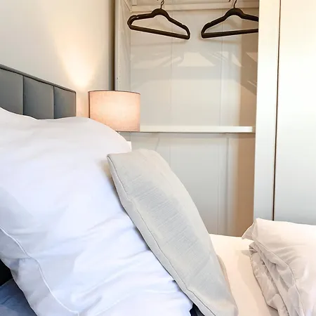 Seeliebe - Pkw, Teilweise Mit Privater Sauna, Wlan, Xxl-balkon O Terrasse, Seeblick Apartment Schwerin (Mecklenburg-Vorpommern)